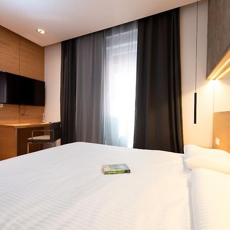 Beachfront Apartment Rosa Del Mar Jardin Мощеничка-Драга Экстерьер фото